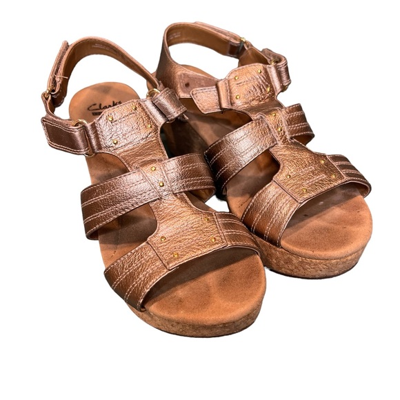 Clarks Collection Soft cushion metallic wedge sandal shoe women’s size 7.5 GUC - Picture 1 of 6